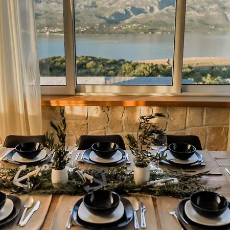 La Familia, Zadar, Willa *