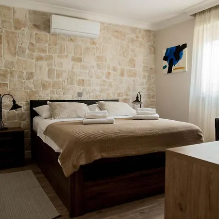 빌라 La Familia-Peaceful Villa, Private Pool, Sea And Velebit View