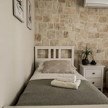 La Familia-Peaceful Villa, Private Pool, Sea And Velebit View 빌라 *