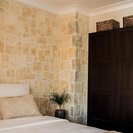 La Familia-Peaceful Villa, Private Pool, Sea And Velebit View 빈예라크