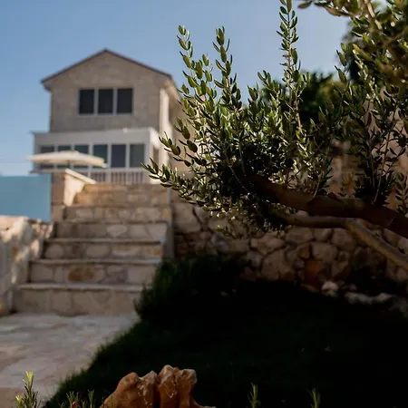 La Familia-Peaceful Villa, Private Pool, Sea And Velebit View