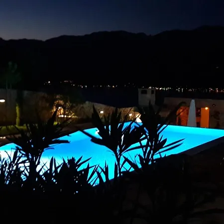 La Familia-Peaceful Villa, Private Pool, Sea And Velebit View 빈예라크