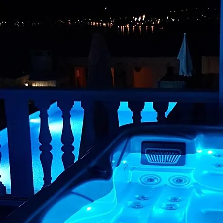 La Familia-Peaceful Villa, Private Pool, Sea And Velebit View 빈예라크