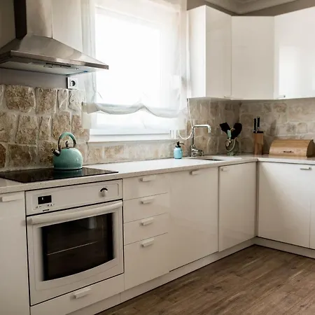 빌라 La Familia-Peaceful Villa, Private Pool, Sea And Velebit View