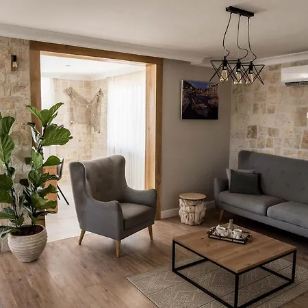 La Familia-Peaceful Villa, Private Pool, Sea And Velebit View 빌라