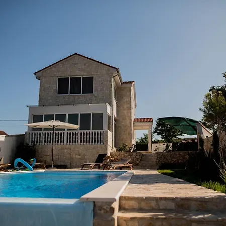 La Familia-Peaceful Villa, Private Pool, Sea And Velebit View 빈예라크