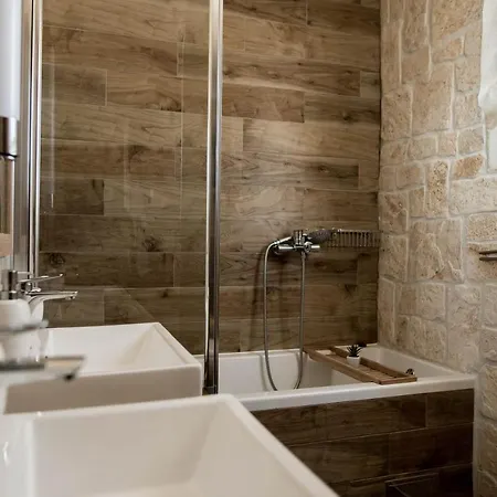 La Familia-Peaceful Villa, Private Pool, Sea And Velebit View 빌라 *