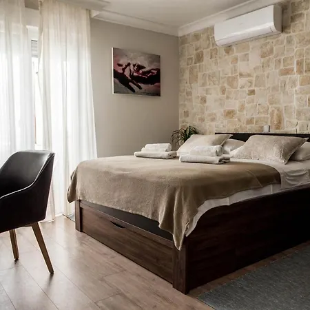La Familia-Peaceful Villa, Private Pool, Sea And Velebit View 빈예라크