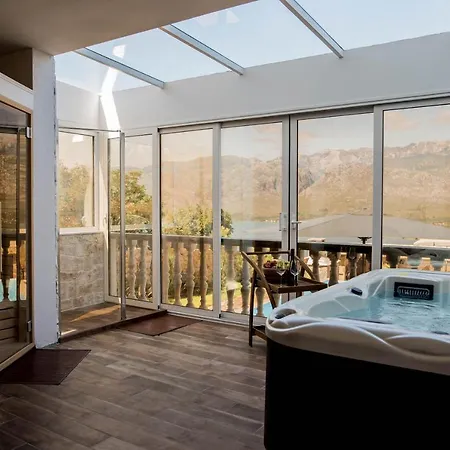 La Familia-Peaceful Villa, Private Pool, Sea And Velebit View 빌라